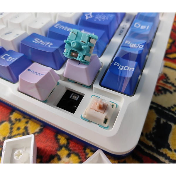 سوئیچ صورتی نرم و خطی کیبورد ردراگون Cyrus PRO K681 ACG