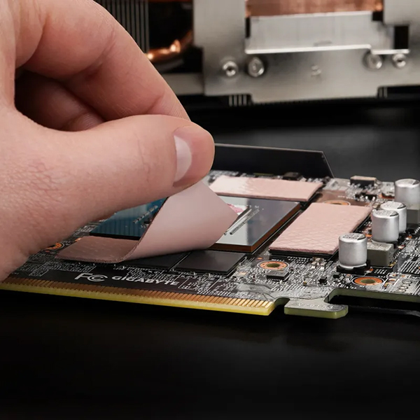 انعطاف پذیری و قرار گیری پد خمیر سیلیکون گریزلی minus pad 8 روی CPU