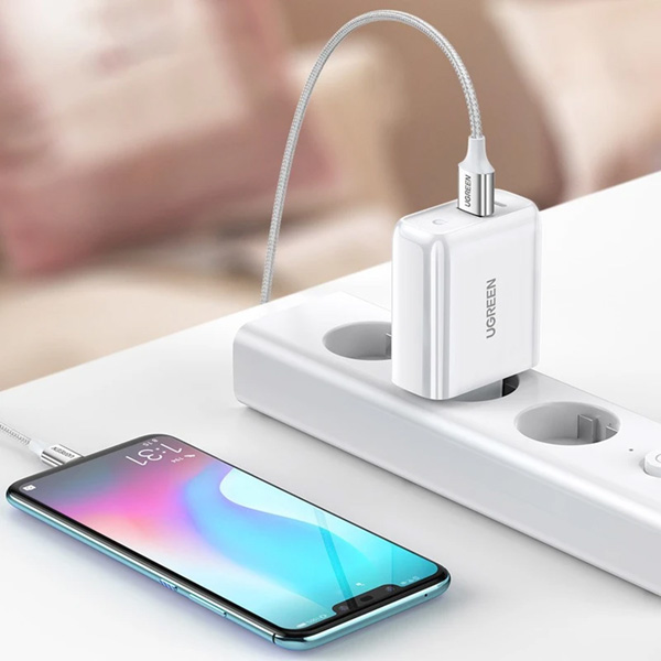 شارژر دیواری ۳۸ وات یوگرین مدل CD170-60468 با 1 خروجی USB-A و 1 خروجی USB-C